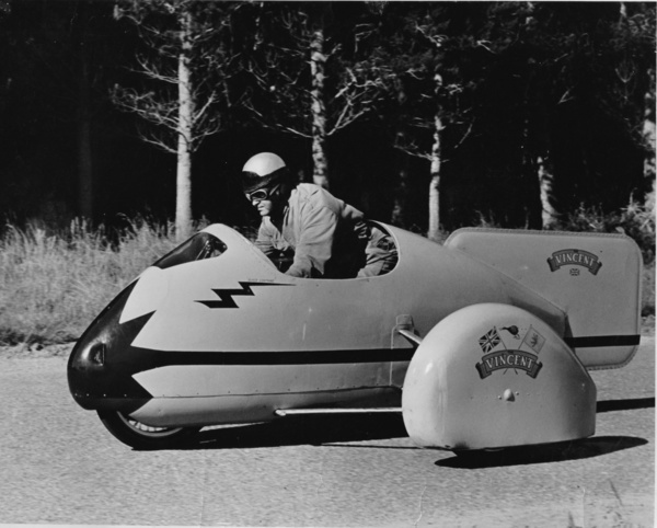 1954 World Record B1/B2 1000cc 1 km flying start Burns Robert Vincent HRD 250,0 km/h