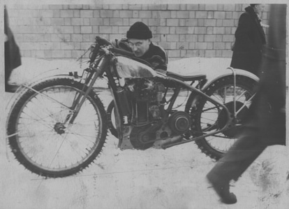 1961 Ice Racing During the fifties Russian and Scandinavian riders used to meet and compete frequently Most motorcycles were built with this type of frame and some single 500cc cylinders were British-built JAP